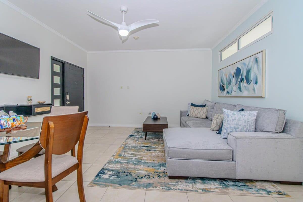 Modern Condo With Pool New Κίνγκστον Εξωτερικό φωτογραφία