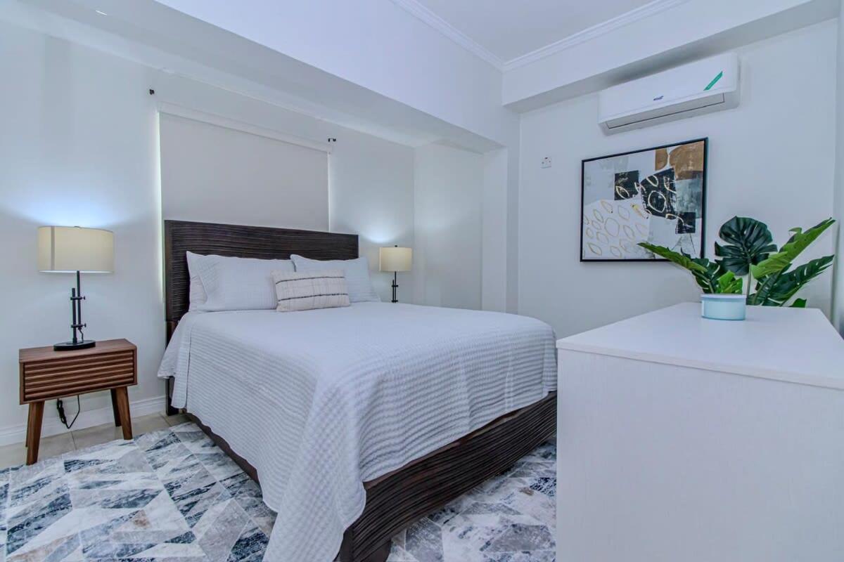 Modern Condo With Pool New Κίνγκστον Εξωτερικό φωτογραφία
