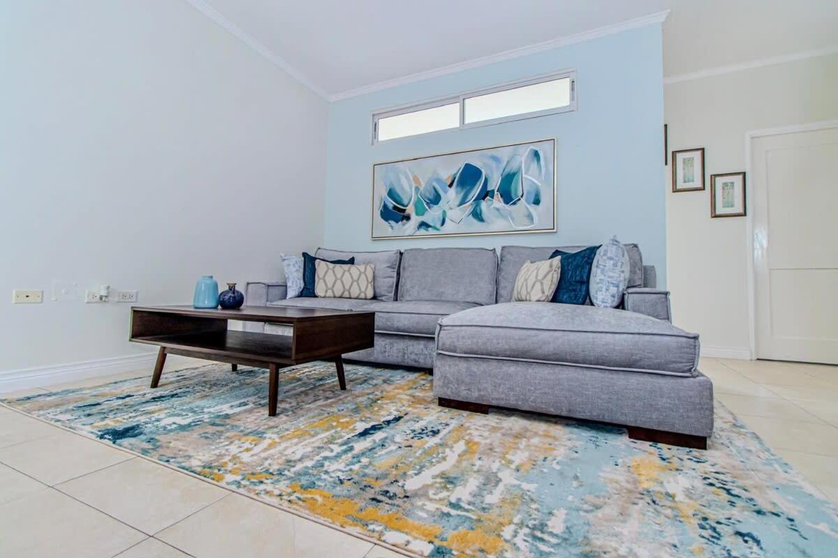 Modern Condo With Pool New Κίνγκστον Εξωτερικό φωτογραφία
