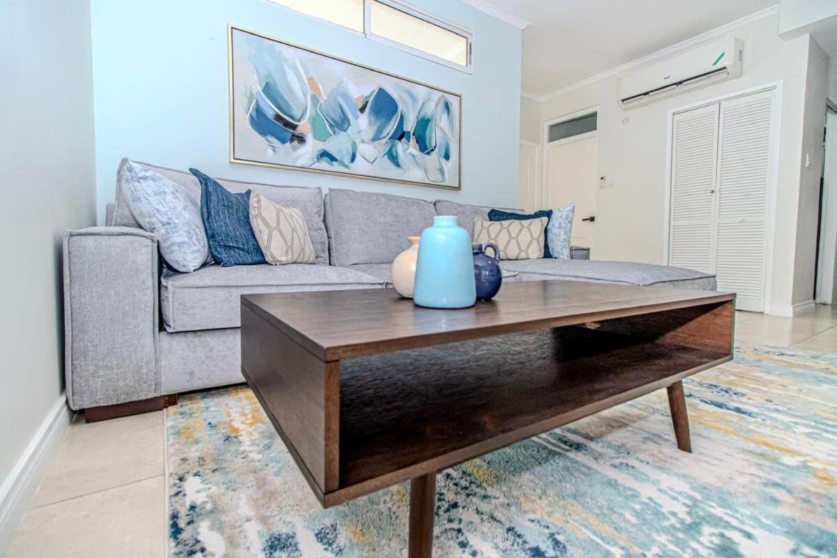 Modern Condo With Pool New Κίνγκστον Εξωτερικό φωτογραφία