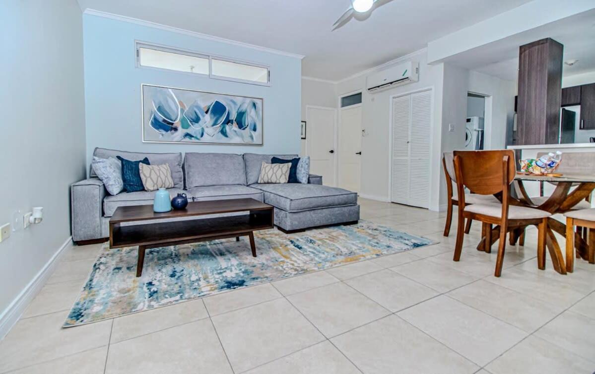 Modern Condo With Pool New Κίνγκστον Εξωτερικό φωτογραφία