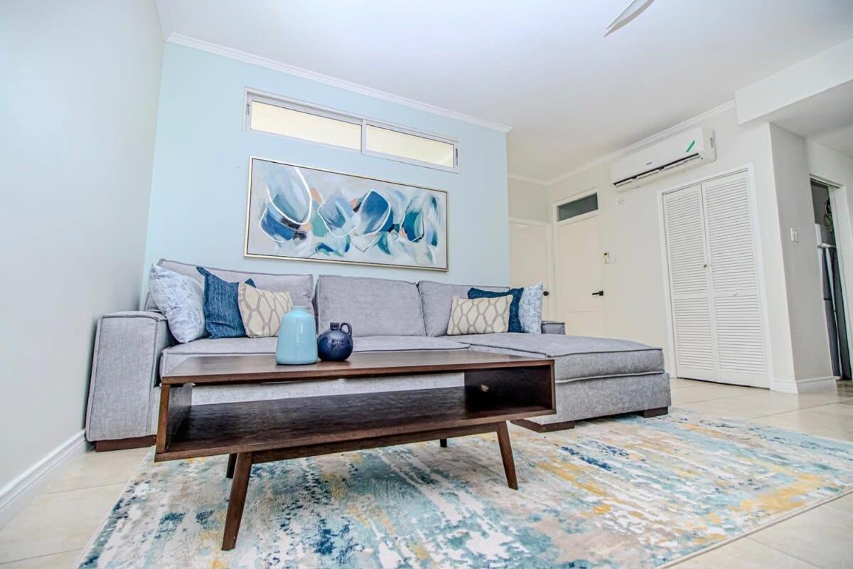 Modern Condo With Pool New Κίνγκστον Εξωτερικό φωτογραφία
