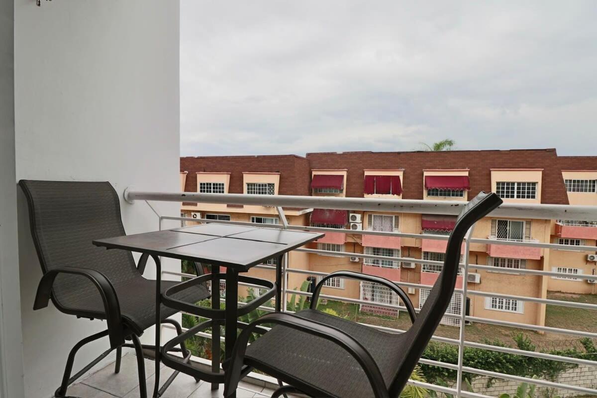 Modern Condo With Pool New Κίνγκστον Εξωτερικό φωτογραφία