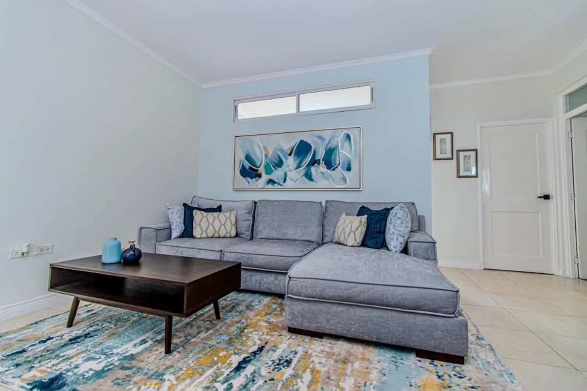 Modern Condo With Pool New Κίνγκστον Εξωτερικό φωτογραφία