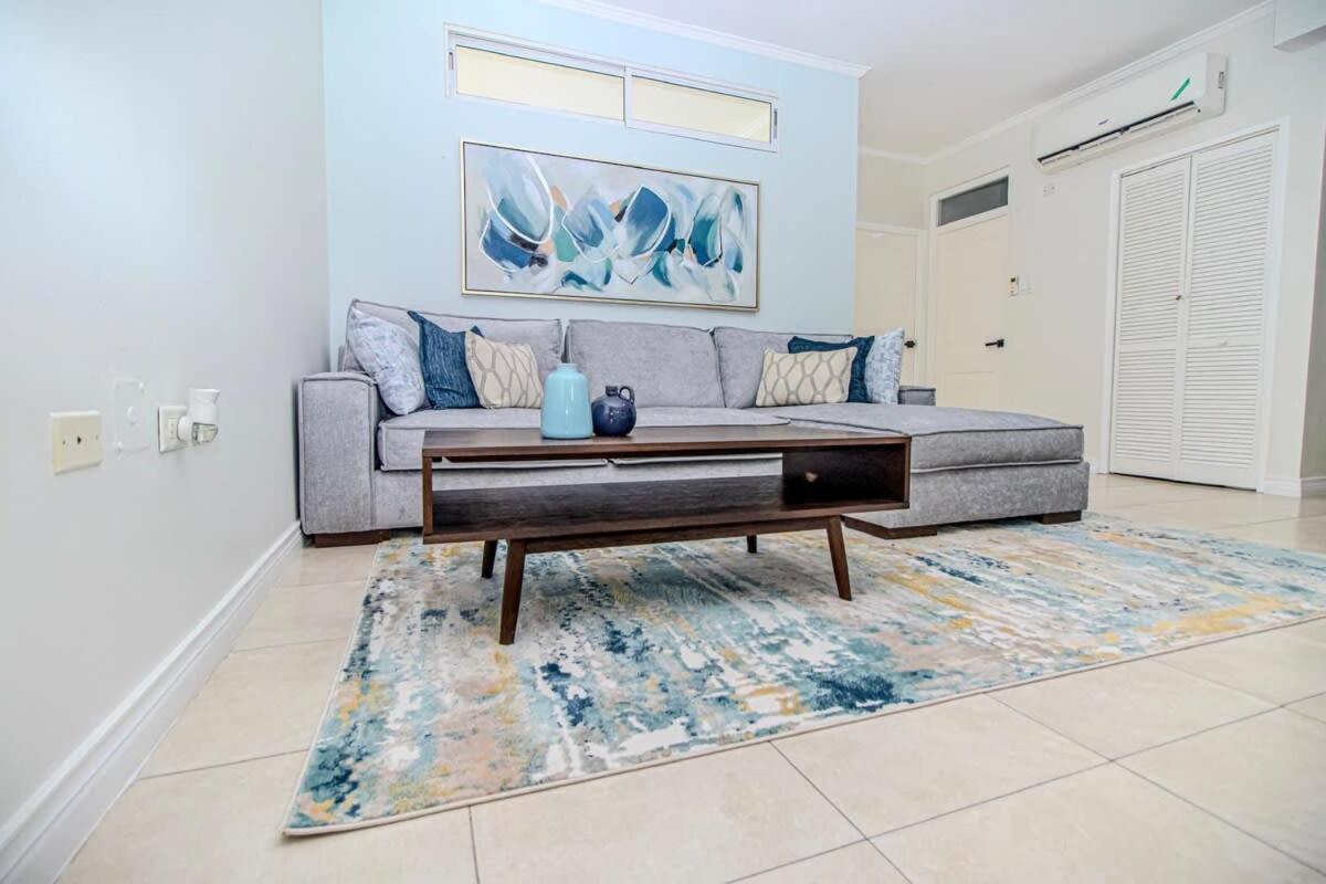 Modern Condo With Pool New Κίνγκστον Εξωτερικό φωτογραφία