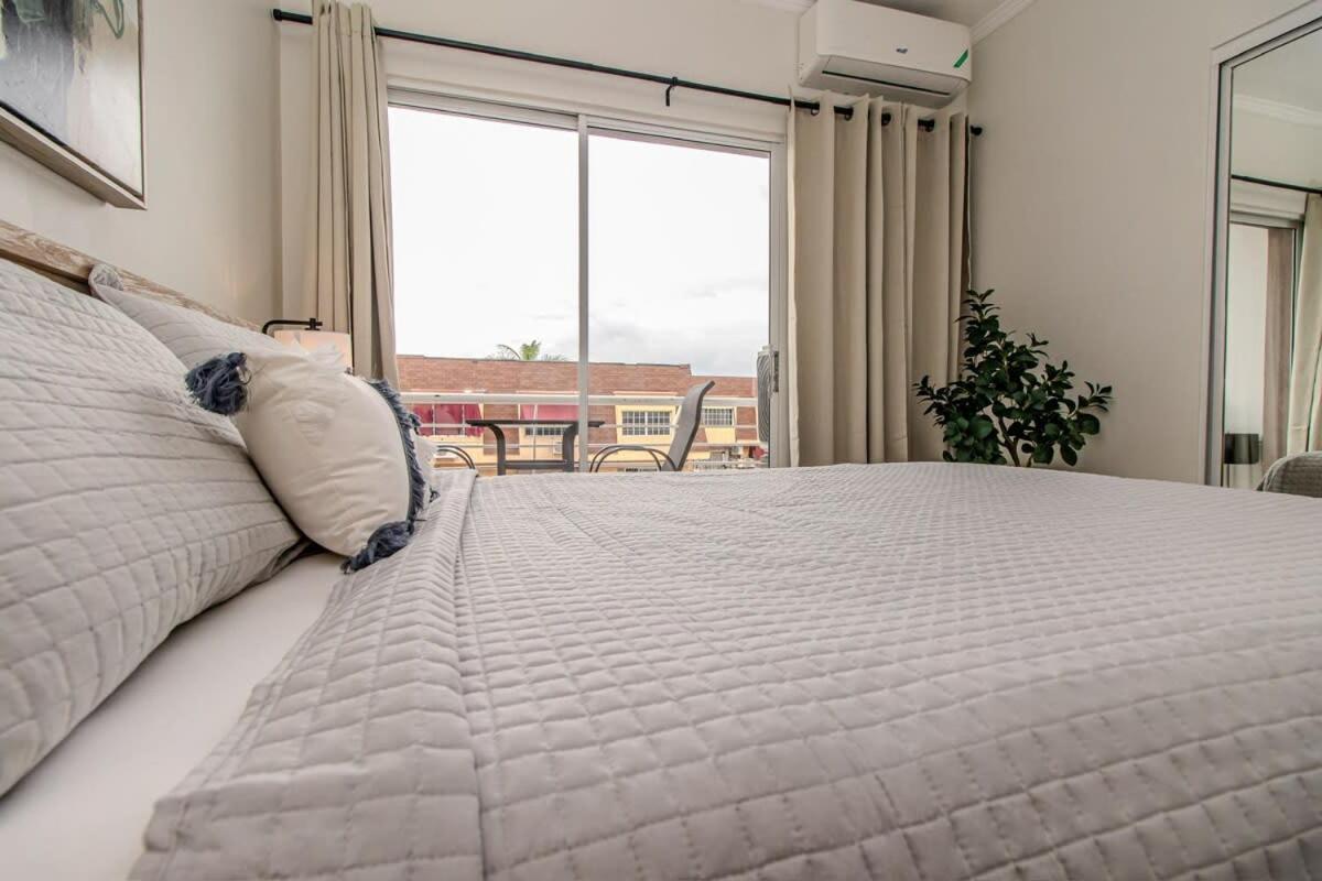 Modern Condo With Pool New Κίνγκστον Εξωτερικό φωτογραφία